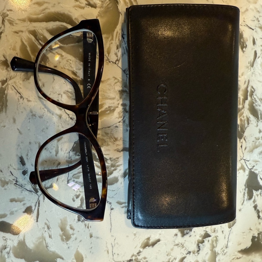 Chanel Tortoise glasses with black leather case